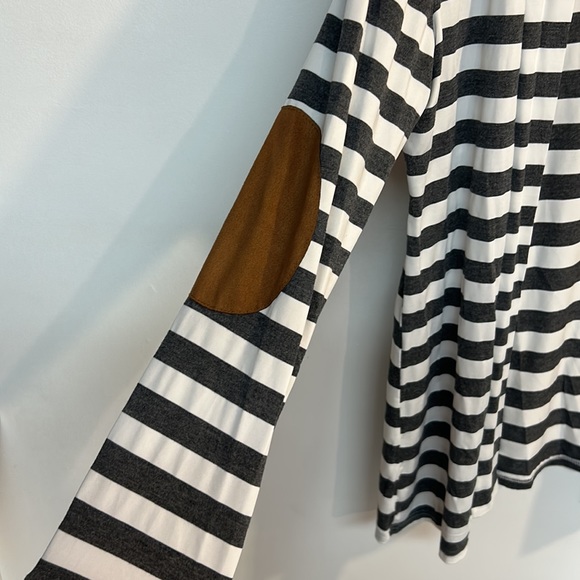 Merry Fun brand women’s cardigan size XL gray and white - Picture 2 of 4